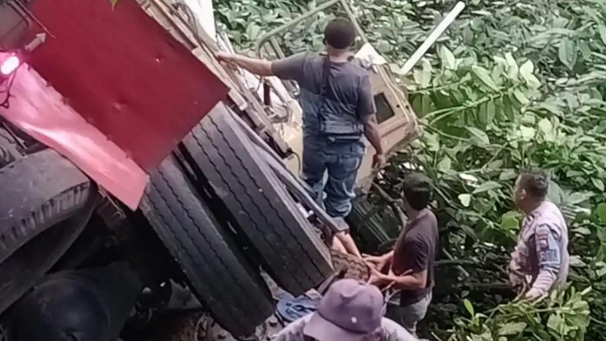 Truk Terjun ke Jurang di Jalur Gumitir Jember, Sopir Meninggal Dunia