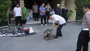 Polres-Samosir-memusnahkan-sebanyak-117-unit-knalpot-yang.jpg