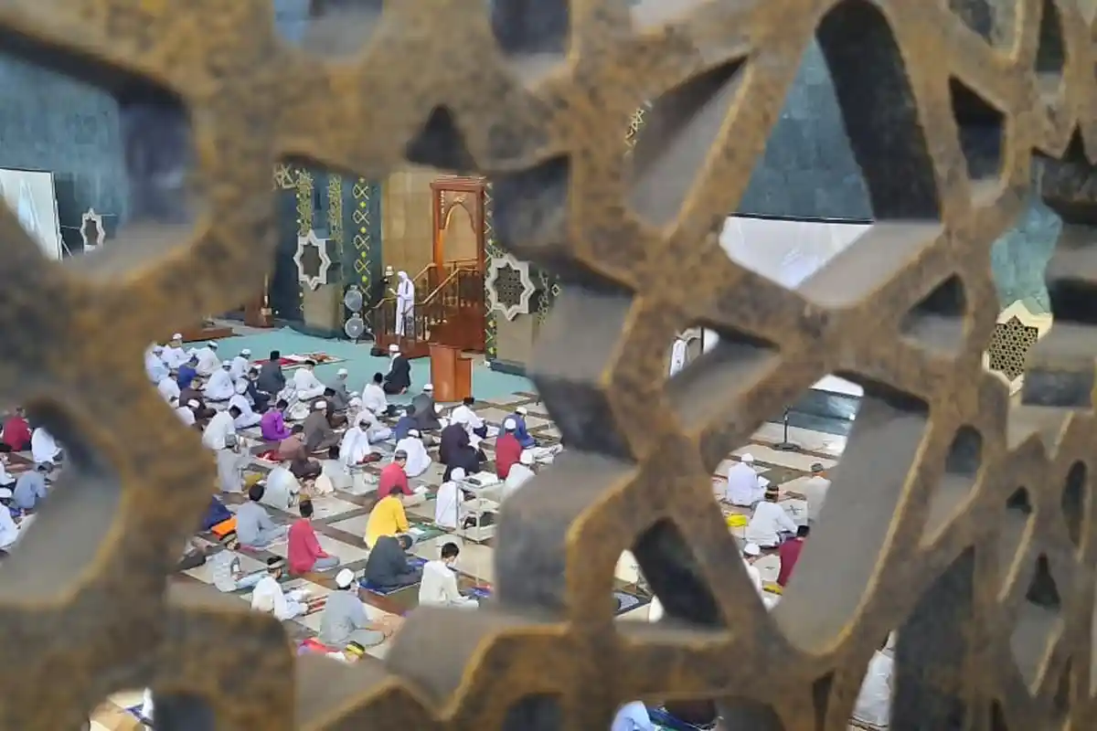 Panduan Lengkap Sholat Idul Fitri 2023, Amalan Sunnah dari Mandi hingga Pakai Wewangian