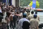 Prabowo-salami-peserta-Munas-HIPMI.jpg
