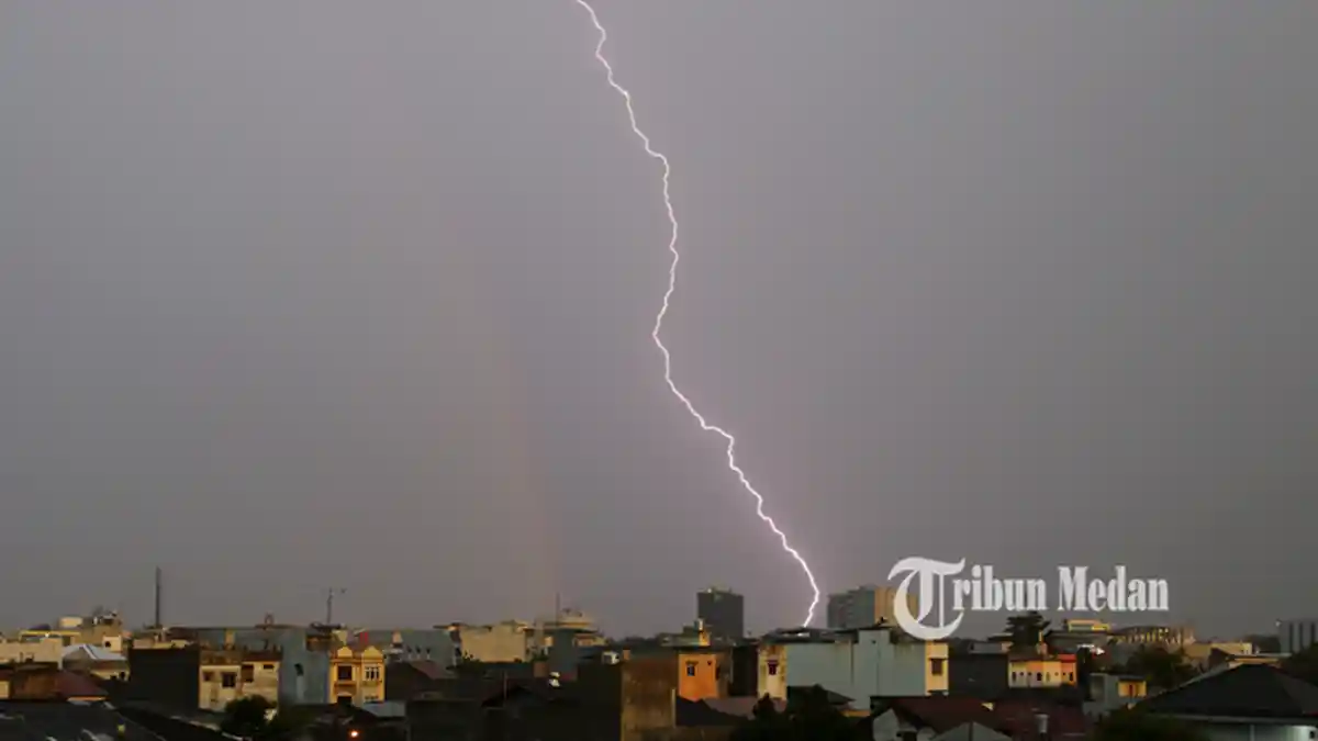 Peringatan Dini Cuaca BMKG Sabtu 18 Juni 2022: Sejumlah Wilayah Potensi Hujan Lebat, Petir dan Angin