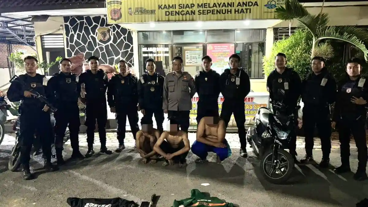 Kedapatan Bawa Klewang dan Celurit, 3 Pemuda di Cirebon Diamankan Tim Raimas Macan Kumbang