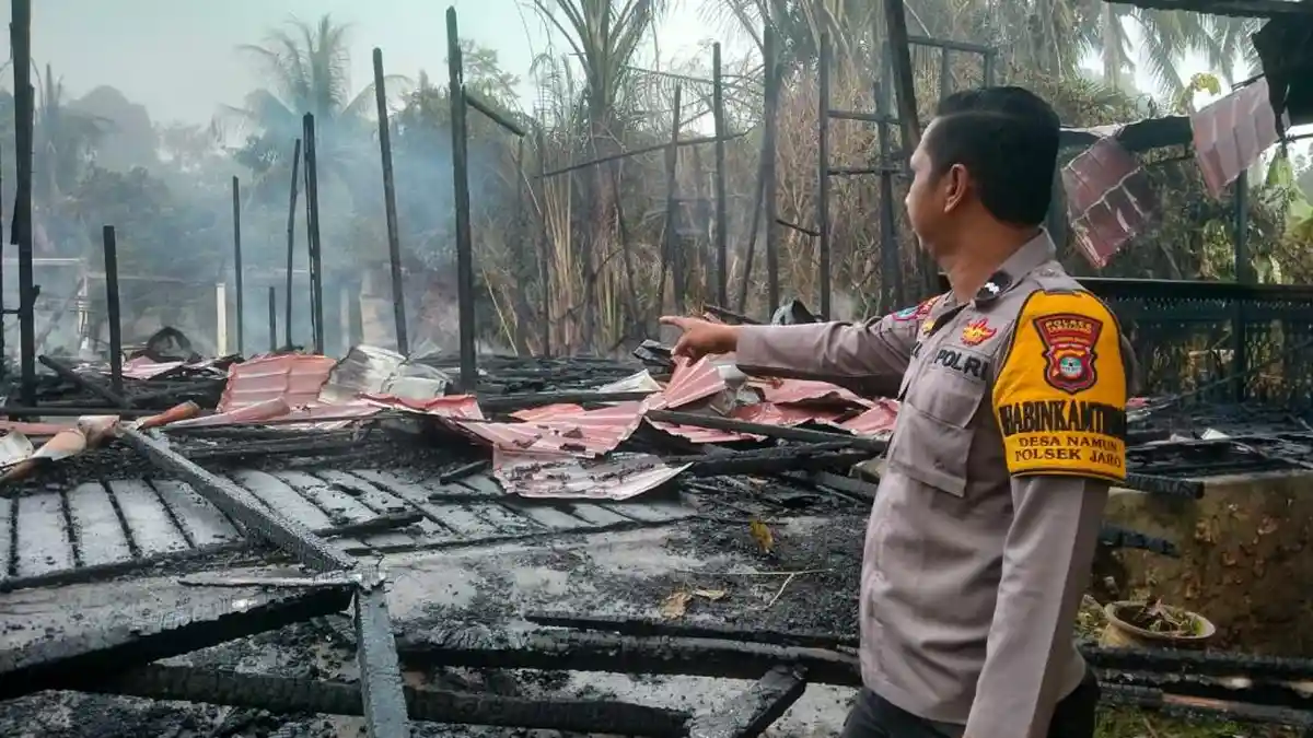 Kobaran Api Hanguskan Rumah Kosong di Desa Namun Tabalong, Kerugian Capai Setengah Miliar