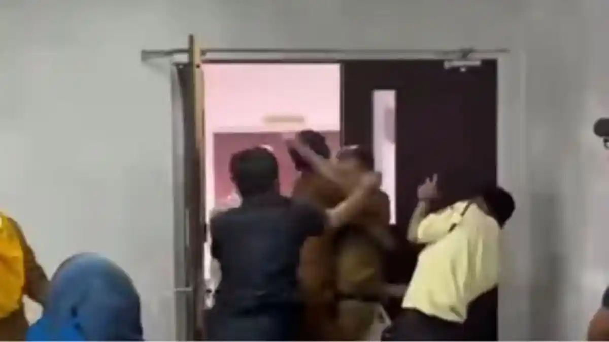 Viral Oknum Anggota DPRD Palembang Pukuli Seorang ASN di Dinas PUPR Saat Rapat