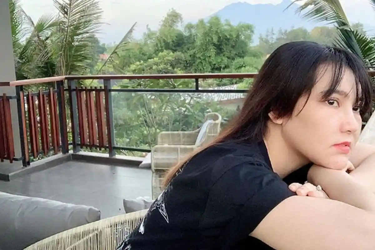 Cara Via Vallen dan Melly Goeslaw Peduli Sesama di Tengah Pandemi Corona