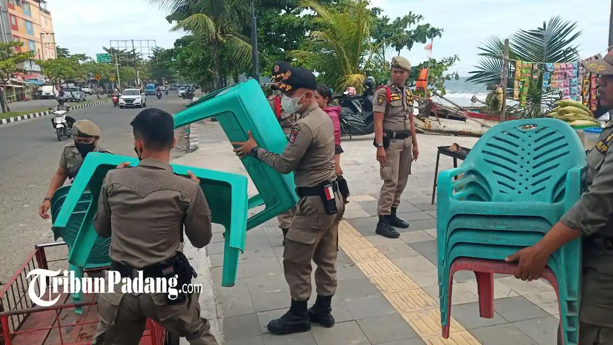 Satpol PP Kota Padang Kembali Tertibkan PKL yang Berjualan di Atas ...