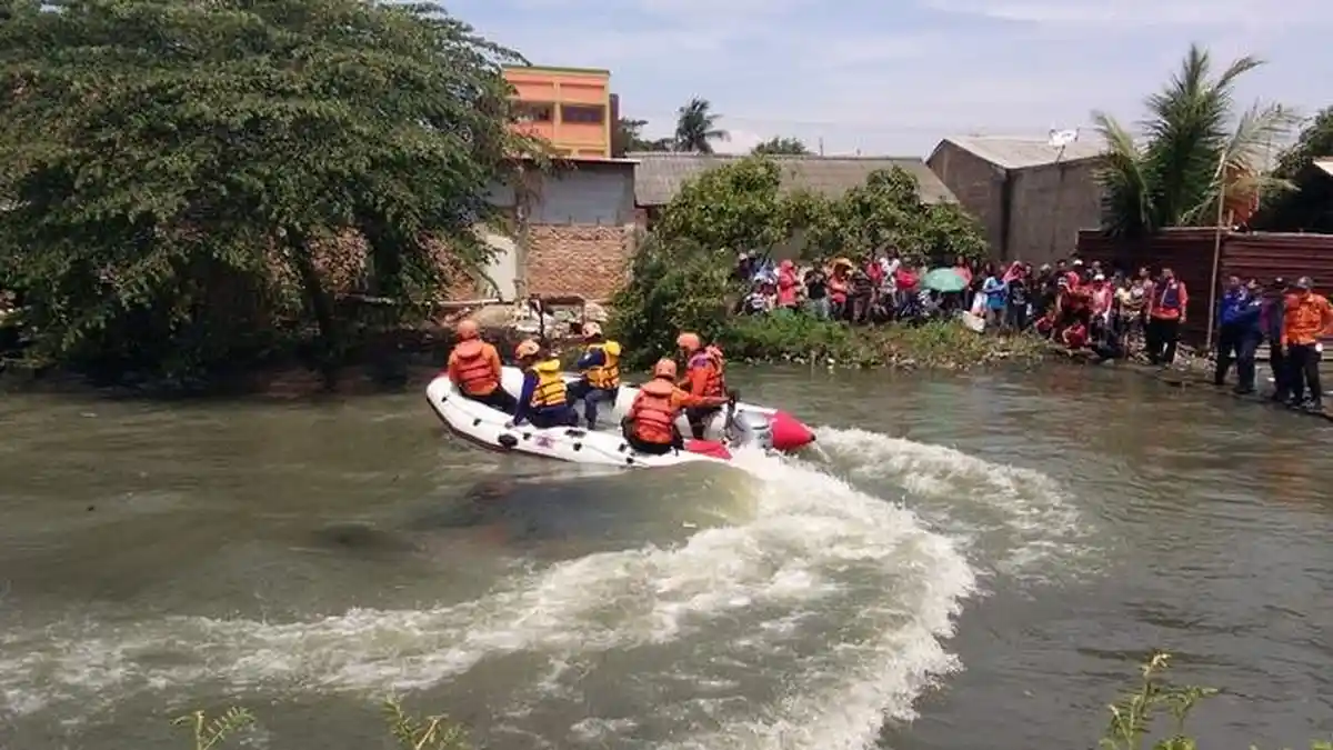 Terpeleset saat Menyeberang, Seorang Bocah Tewas Tenggelam di Kali Cikarang