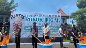 pemusnahan-rokok-ilegal-purbalinggaa.jpg