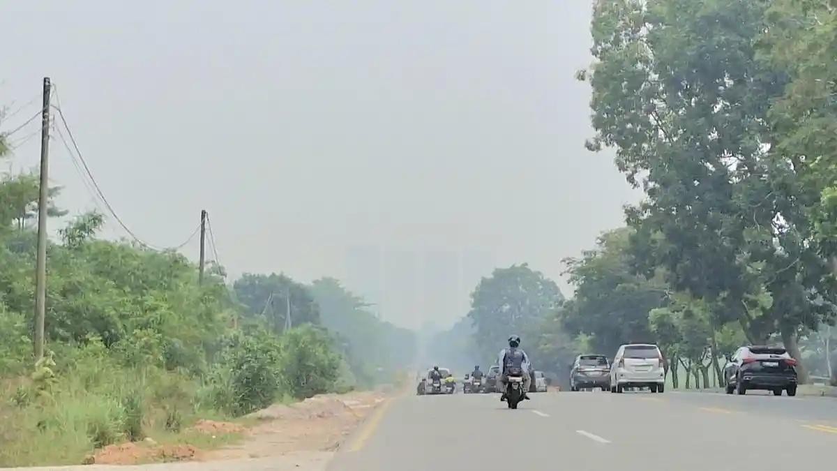 Kabut Asap Masih Pekat Selimuti Batam, Indeks Standar Pencemar Udara di ...
