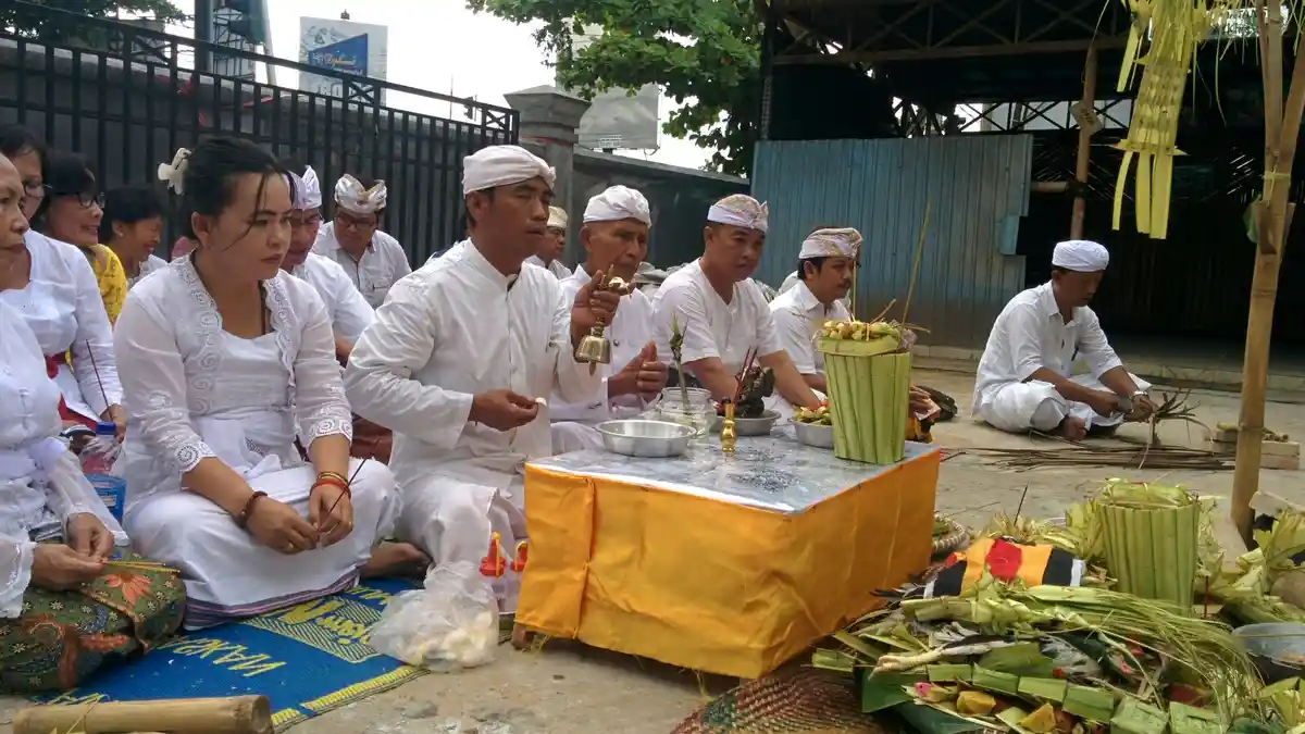 Momen Nyepi Istimewa karena Bertepatan Gerhana Matahari Total - pura-agung-jagat-natha_20160308_200807.jpg