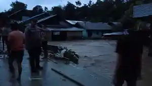 banjir-bandang-menerjang-desa-nekan-kacamatan-entikong.jpg