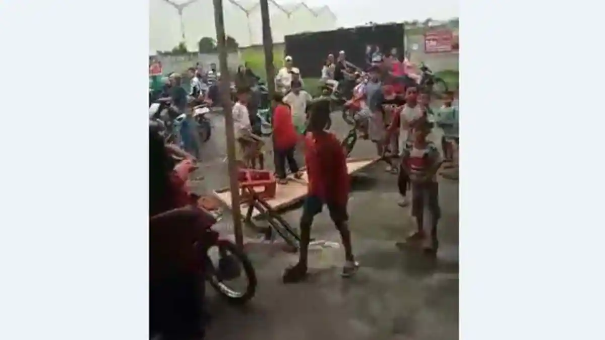 Viral Aksi Emak-emak Hancurkan Arena Perjudian, Takut Anak dan Suami Terjerumus Ikut Main
