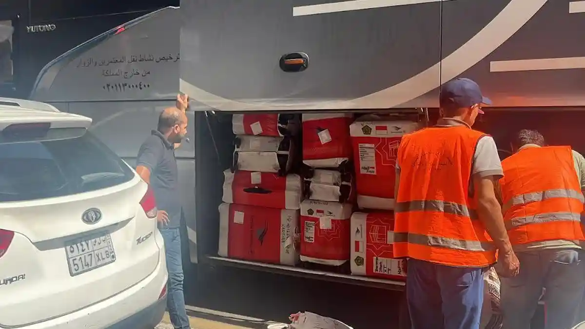 Jamaah Haji asal Surabaya Kedapatan Bawa Rokok 6 Koper di Bandara Jeddah
