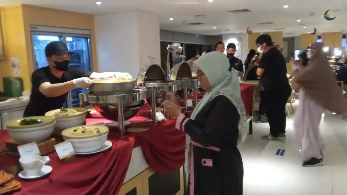 Menu Berbuka Puasa Ramadhan ala Hotel Four Points Balikpapan, Turkish Beef Moussaka hingga Hummus