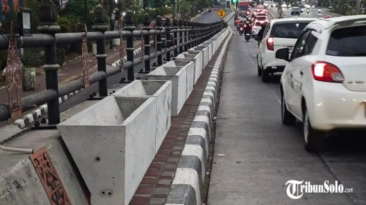 Jalur Inspeksi Flyover Purwosari Berhias Pot Tuai Sorotan, DPUPR Solo ...