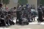 Anggota Polisi Sujud Syukur Praperadilan BG Menang