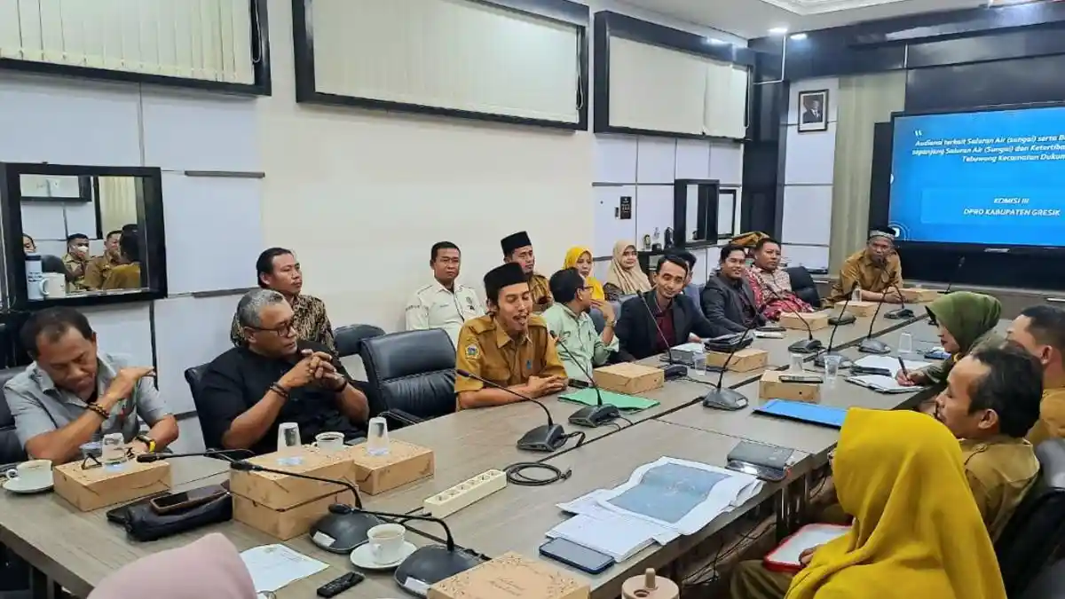Bangunan Liar di Atas Saluran Air Tebuwung Bikin Banjir, Warga Hearing dengan DPRD Gresik