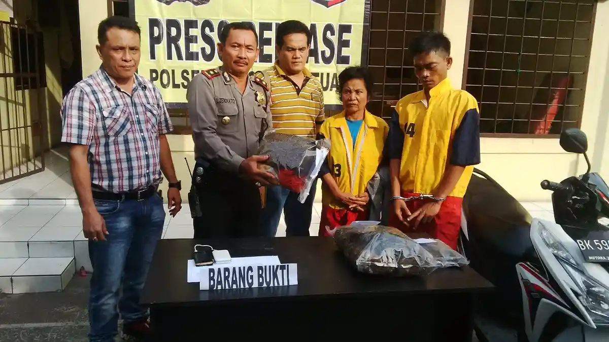 Nek Bai Ngaku Dapat Ganja dari Aceh