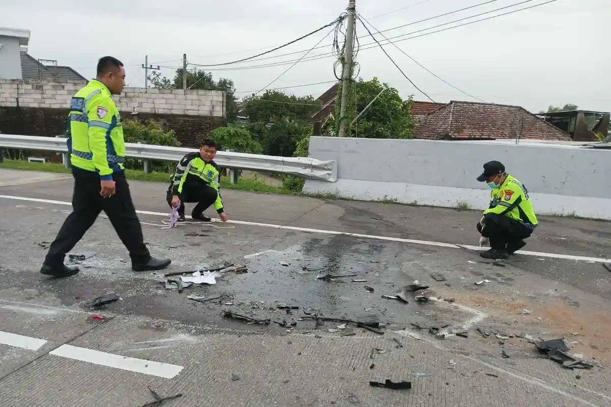 Kecelakaan Maut di Tol Jombang, Dua Pegawai Dinsos Jatim Tewas, Hendak Istighosah ke Tulungagung
