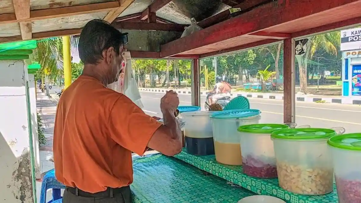 Kisah Rian Hippy di Gorontalo, Bertahan Jual Es Durian di Tengah Musim Pancaroba Demi Anak-anak
