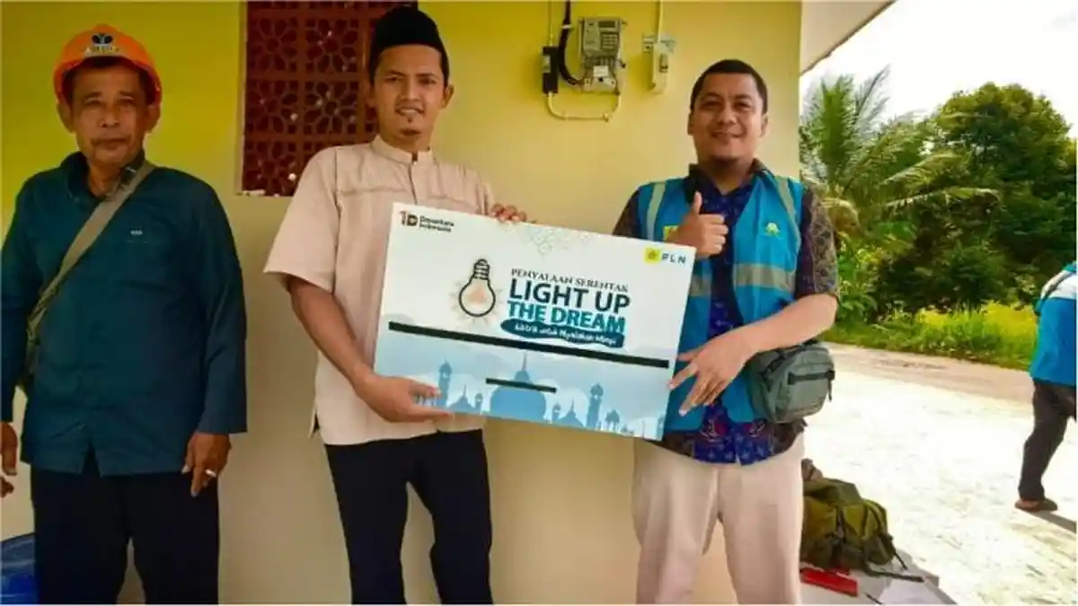 PLN Tasikmalaya Hadirkan Bantuan Pemasangan KWH Meter melalui Program LUTD di Hari Buruh