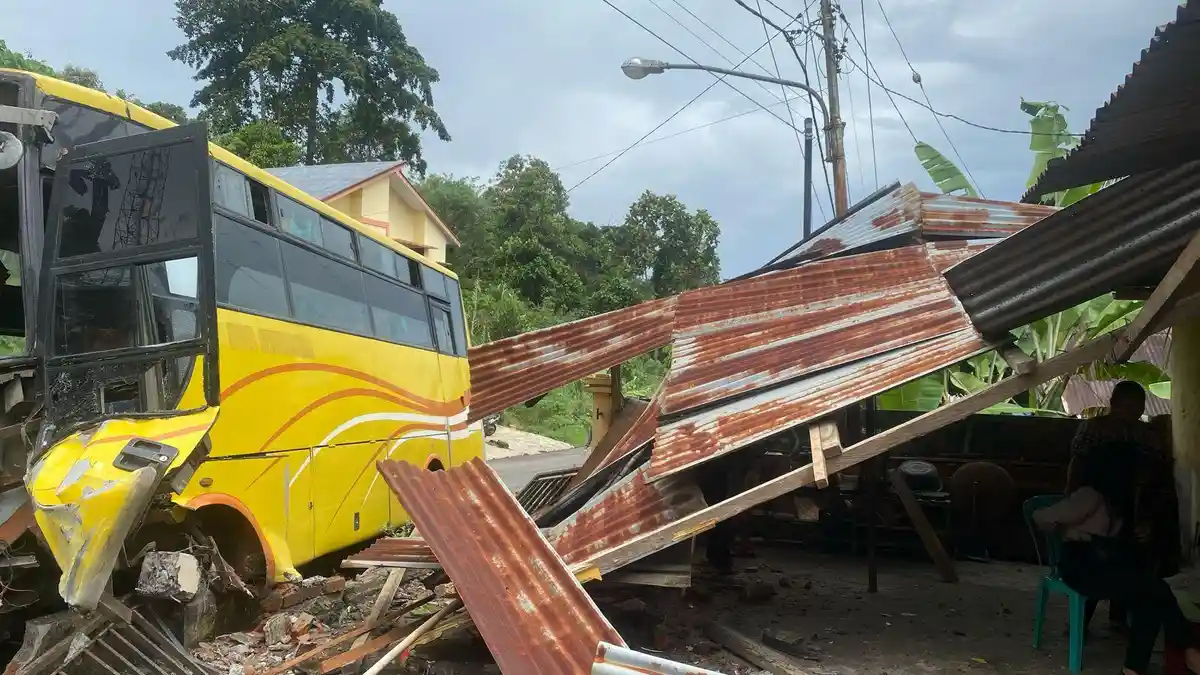 Kronologi Bus Sarana Sakti dari Pagar Alam Tabrak Rumah Warga Kepahiang, 2 Mahasiswa Luka Ringan