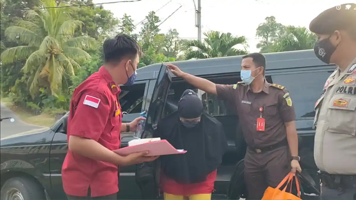 Buronan Kasus Korupsi Pengadaan Pompong di Lingga Ditangkap Saat Rayakan Imlek