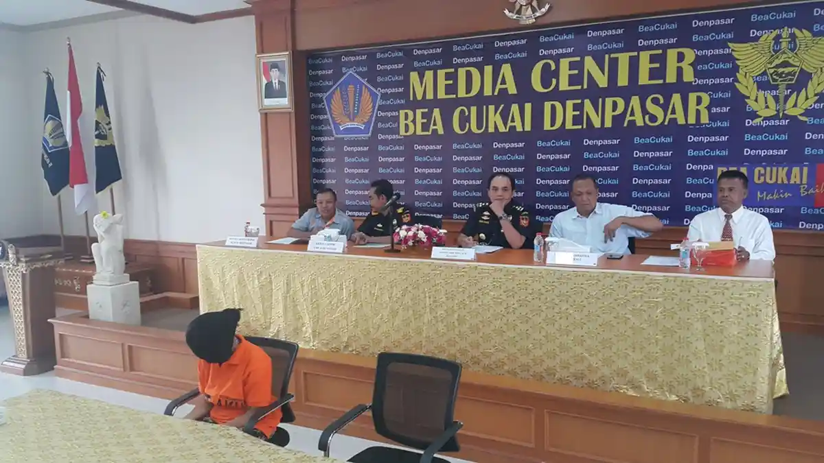 Dua WNA Diamankan Karena Menerima Sabu dan Bahan Pembuat Ekstasi