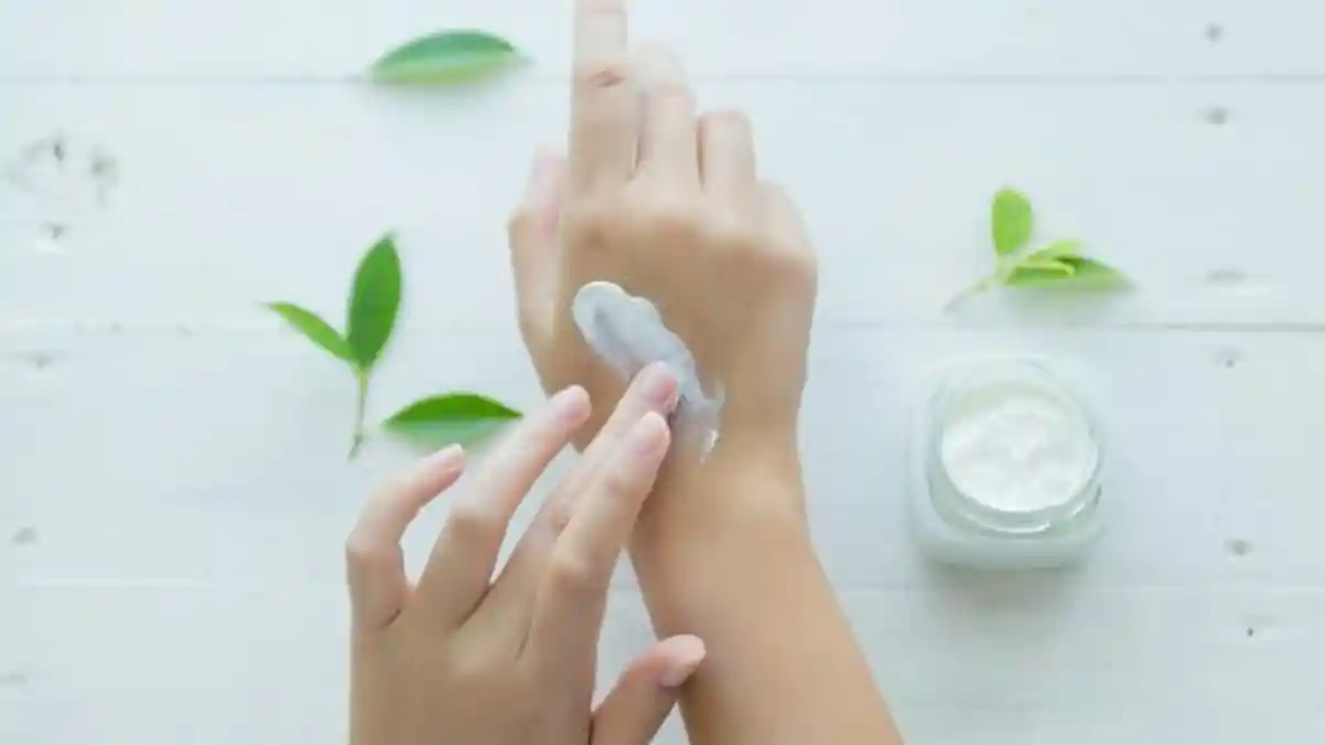 Campur Baking Soda dengan Body Lotion dan Lihat Hasilnya Seperti Ini di Kulit