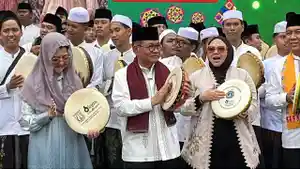 JAKARTA-RAMADAN-FESTIVAL-Gubernur-DKI-Jakarta-Pramono-Anung-tengah-bermain-rebana.jpg