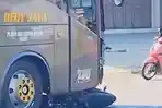 motor-korban-kecelakaan-masuk-bus-pariwisata.jpg