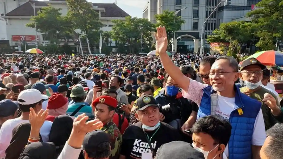 Ramaikan Jalan Sehat Pramuktamar Muhammadiyah, Begini Momen Ganjar dan Zulhas Tampil Bareng