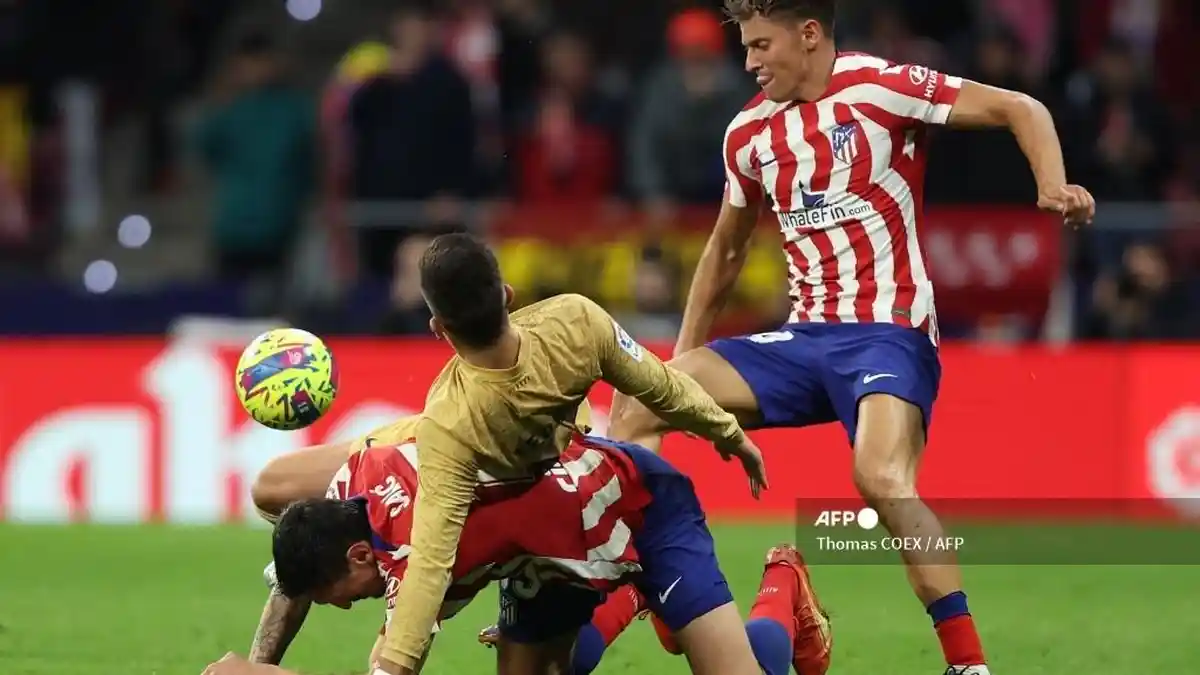 Jadwal Bola Malam Ini: Brighton vs Man United, AC Milan vs Lecce, Barcelona vs Atletico Madrid