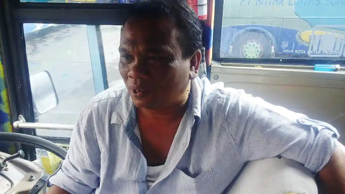 Sopir Bus Ceritakan Tentang Sosok Gadis di Samping Ius Pane
