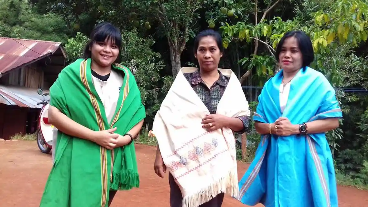 Tenun Pa'ruki, Karya Khas Ibu-ibu Kampung Tenun Lembang Tolo Toraja Utara - tenun-paruki-tana-toraja_20160528_155249.jpg