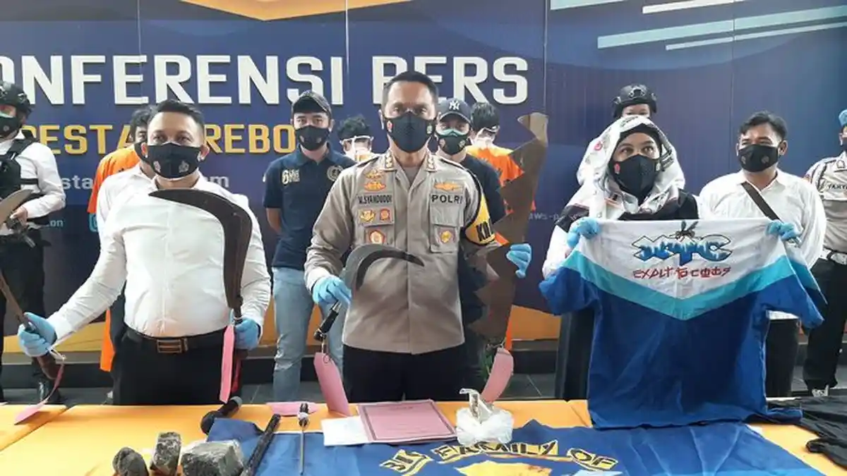 Anggota Geng Motor yang Aniaya Korban pakai Gergaji Besar Diringkus Polisi, Ini Penampakan Buktinya
