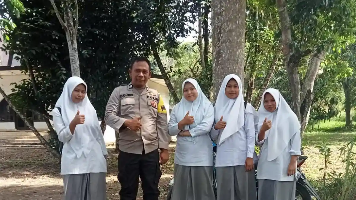 Sambangi Pelajar, Bhabinkamtibmas Polsek Batunadua: Rajin Belajar dan ...