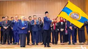 Khofifah-Resmi-Kukuhkan-Pengurus-IKA-FH-Unair-2025-2030.jpg