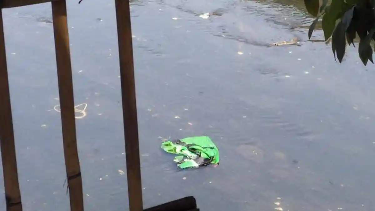 Jasad Wanita Mengapung di Sungai Terbungkus Selimut dan Jaket Ojol Gemparkan Warga Rancasari