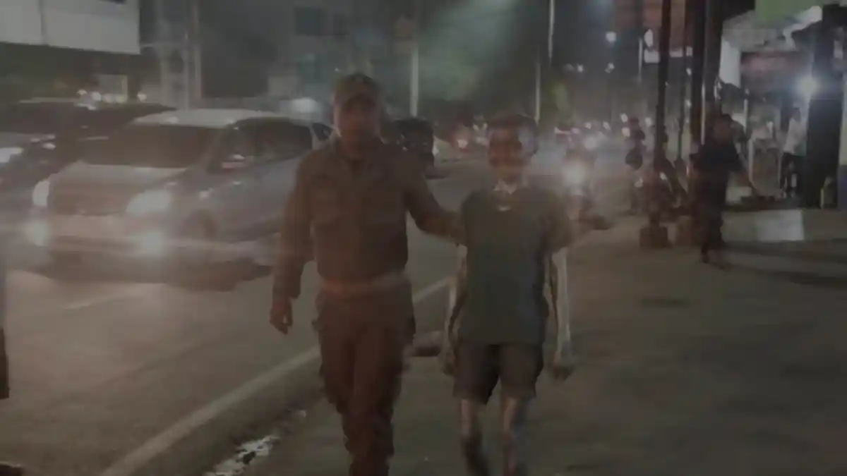 Razia Satpol PP, Lima Manusia Silver Terjaring Razia