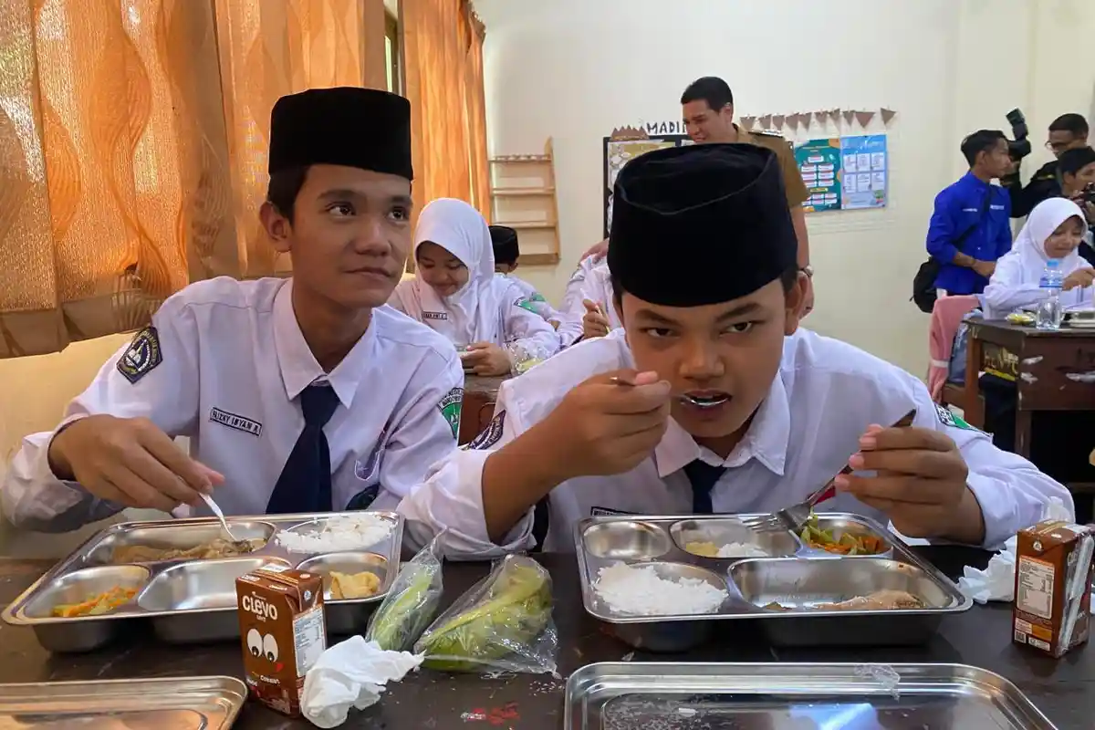 Makan Bergizi Gratis di Bondowoso Pertama Kali, Siswa Suka Tapi Minta Menu Bervariasi Agar Tak Bosan