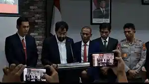 Gubernur-Aceh-Marzuki-Manaf-saat-memberikan-keterangan-dalam-sidang-paripurna.jpg