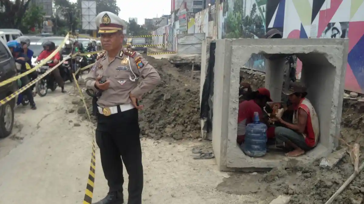 Penyebab Kemacetan, Kasatlantas Beri Imbauan ke Podomoro City - kasatlantas-polrestabes-medan-akbp-indra-warman-podomoro-tribun_20170131_195408.jpg