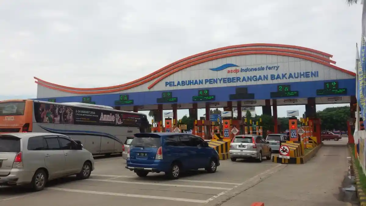 Puluhan Bus Tak Laik Jalan Terlihat Beroperasi di Terminal Pelabuhan Bakauheni
