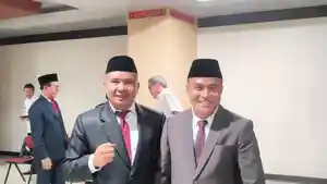 POSE-Linus-Lusi-Kanan-usai-dilantik-menjadi-Staf-Ahli-Gubernur.jpg
