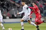 cristiano-ronaldo-ketika-membela-portugal.jpg