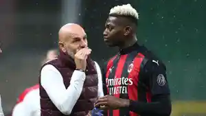 Stefano-Pioli-dan-Rafael-Leao-di-AC-Milan.jpg