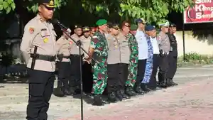 Kapolres-Sumba-Timur-memimpin-apel-gelar-pasukan.jpg