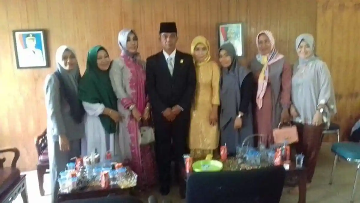 DPRD Ini Miliki 4 Istri 12 Anak, Saat Pelantikan Bawa 3 Istri, Eks DPR Bagikan Kiat Sukses Poligami