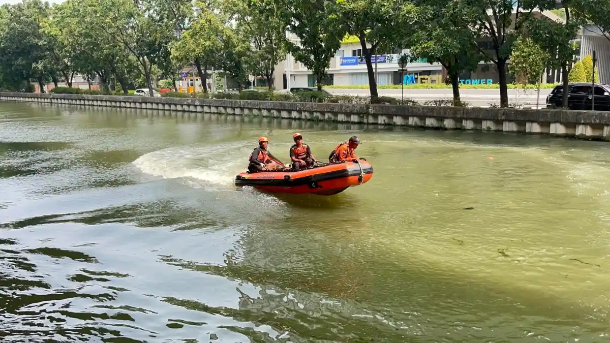 Pria 36 Tahun Diduga Tenggelam di Kalimalang Depan Grand Metropolitan ...